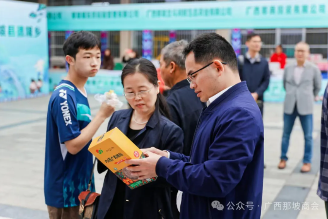 广西大学朴诚公司张弥董事长参加那坡产品展销会
